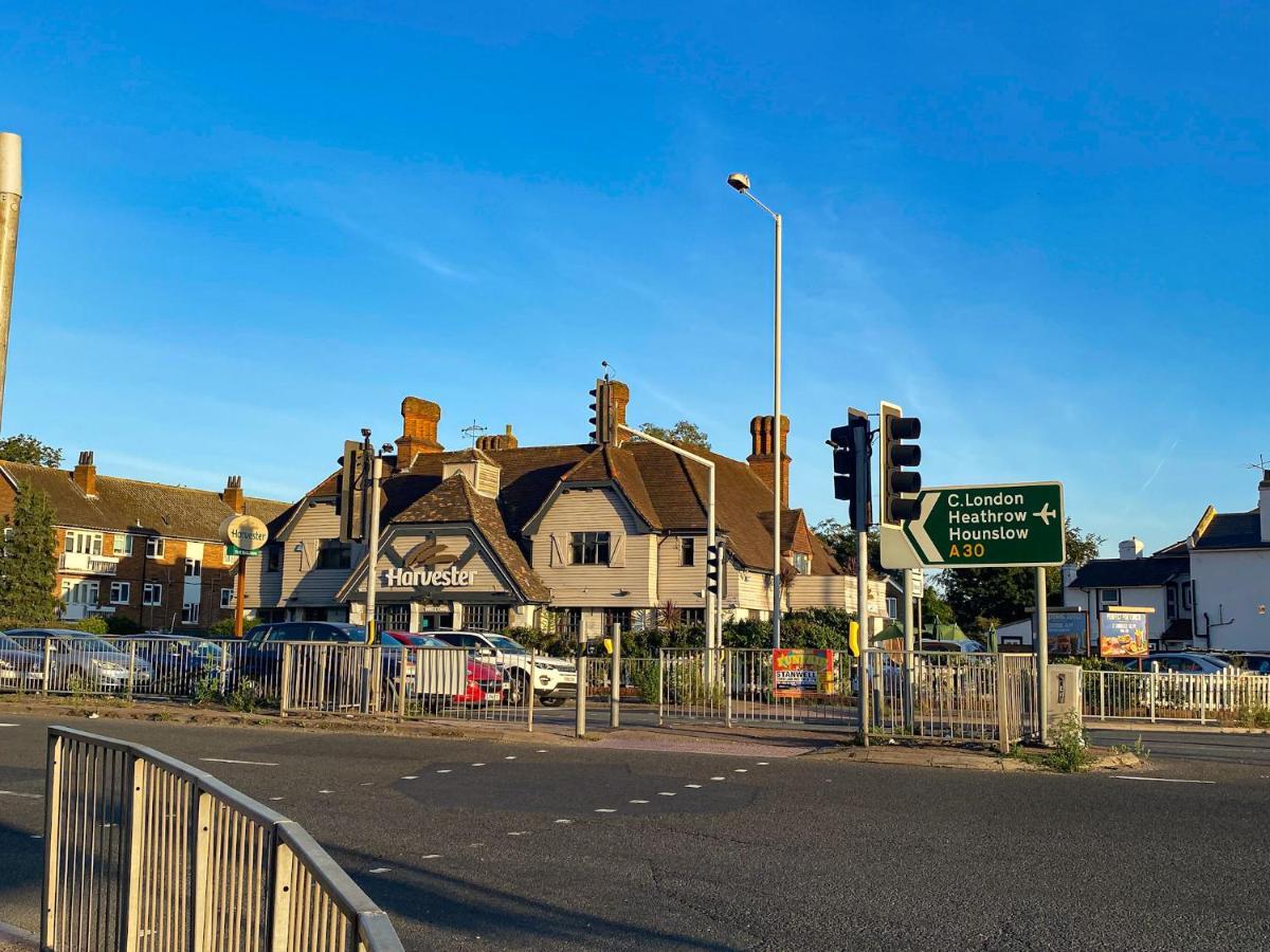 Heathrow/Ashford Hospital/Twickenham Short Stay Apartment Stanwell Esterno foto
