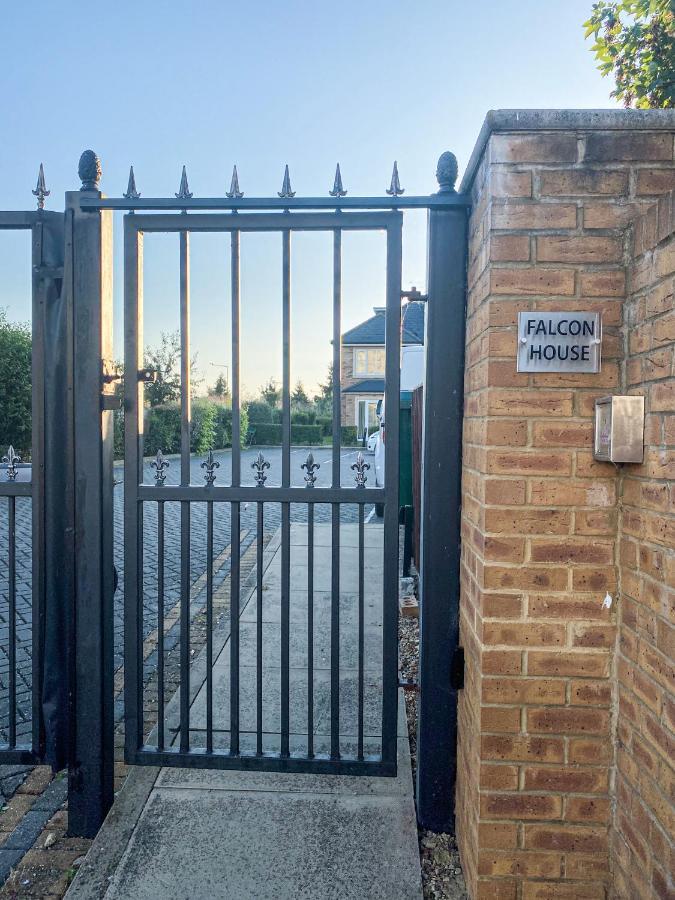 Heathrow/Ashford Hospital/Twickenham Short Stay Apartment Stanwell Esterno foto